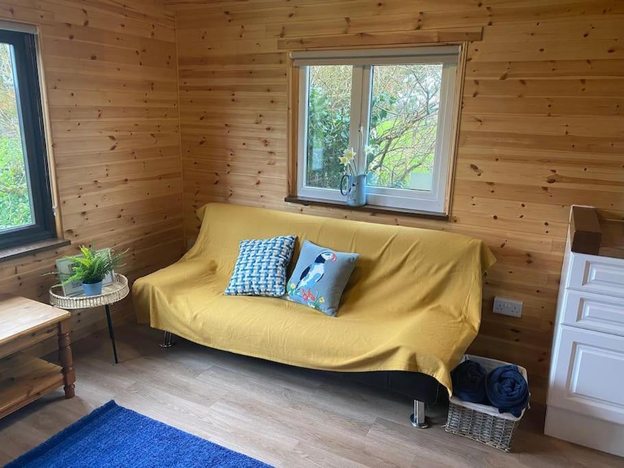 Idyllic Cornish Retreat At Puffin Lodge 헬스턴 외부 사진