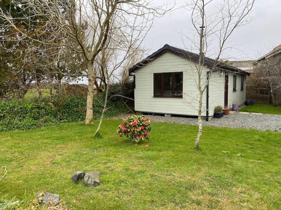 Idyllic Cornish Retreat At Puffin Lodge 헬스턴 외부 사진